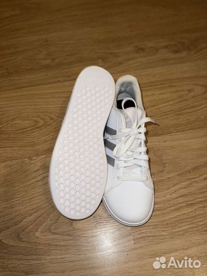 Кроссовки Adidas женские