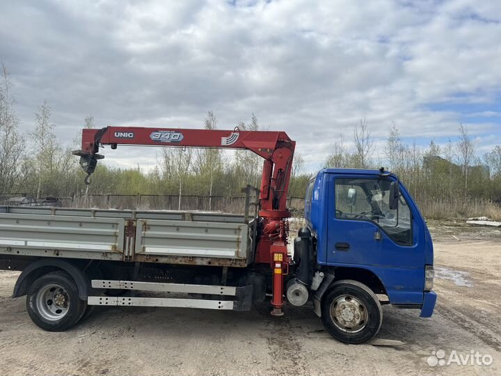 Isuzu NQR75 с КМУ, 2010