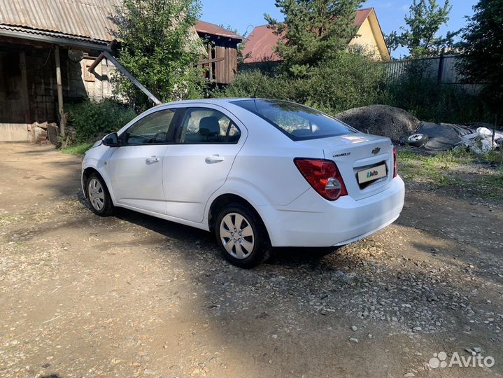 Chevrolet Aveo 1.6 МТ, 2012, битый, 180 000 км