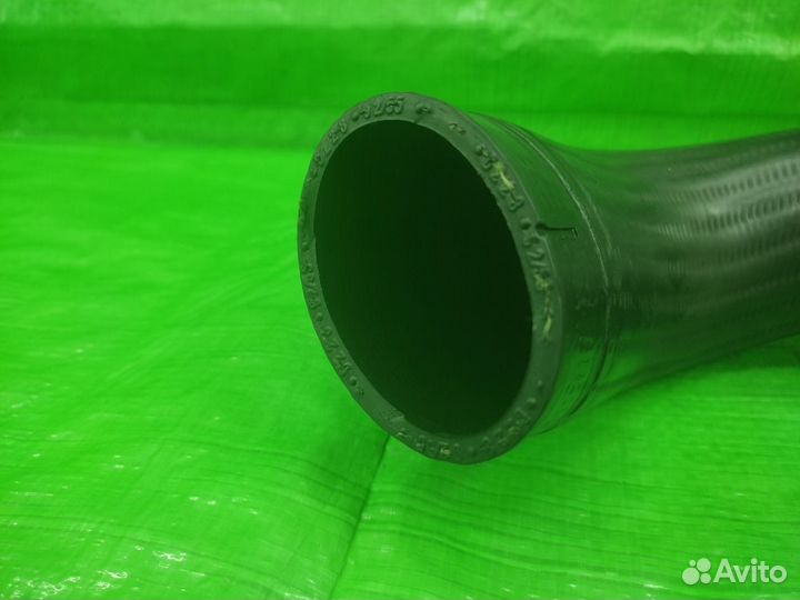 Патрубок интеркулера правый VW Tiguan 2007-2016