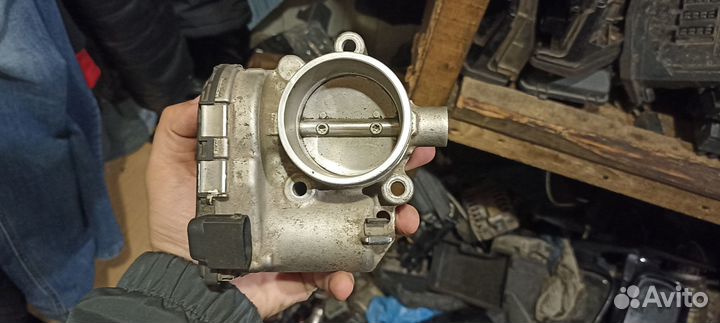 Дроссельная заслонка Bosch 21126-1148010