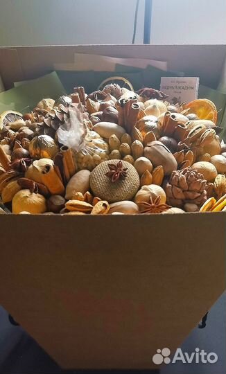 Букет из орехов