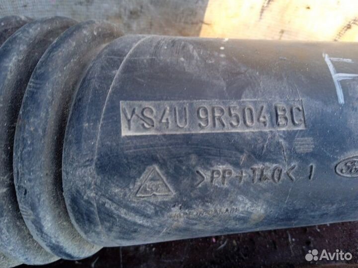 Патрубок воздушного фильтра Ford Focus 1 б/у