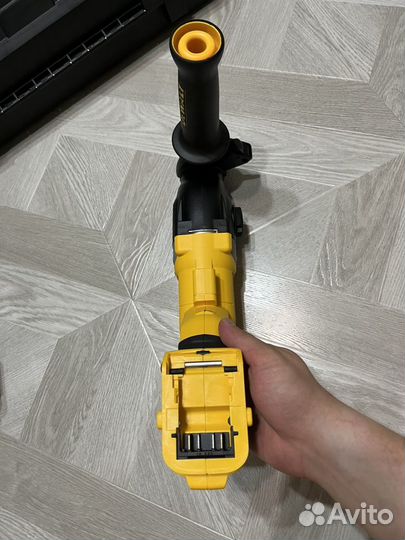 Перфоратор Dewalt DCH263