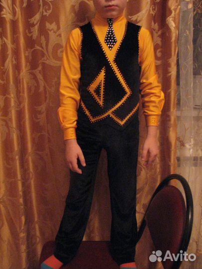 Костюм (фигурное катание)