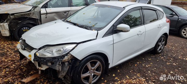 Ford Focus 1.6 МТ, 2011, битый, 186 000 км