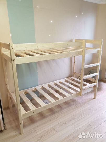 Двухъярусная кровать из массива
