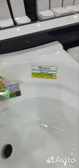 Умывальник и унитаз