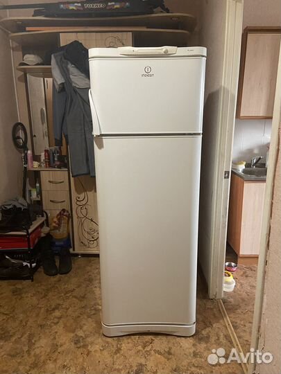 Холодильник indesit