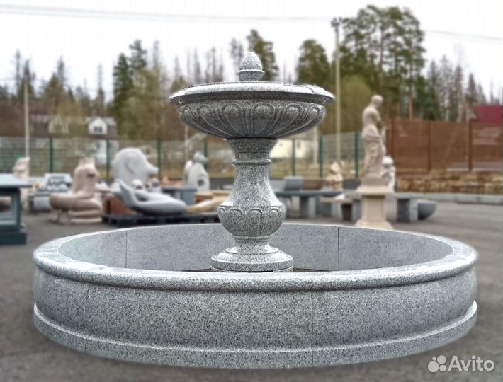 Классический фонтан с чашей