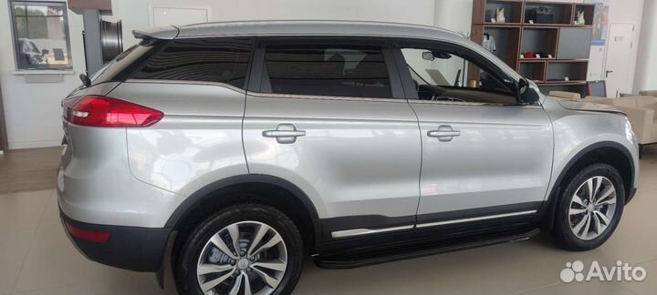 Пороги подножки geely atlas