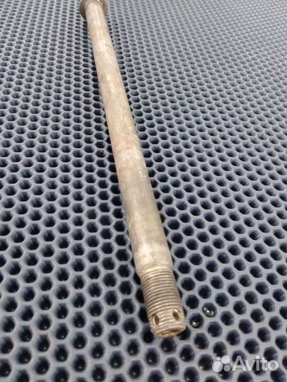 Kawasaki ZZR 400 ось переднего колеса