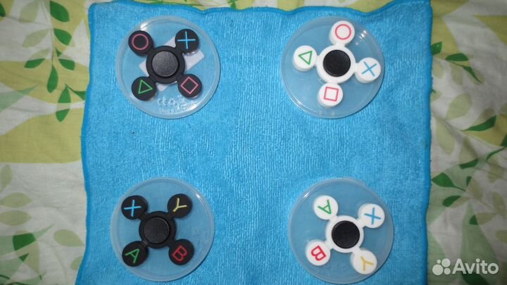 Спиннер в виде кнопок игры playstation и xbox