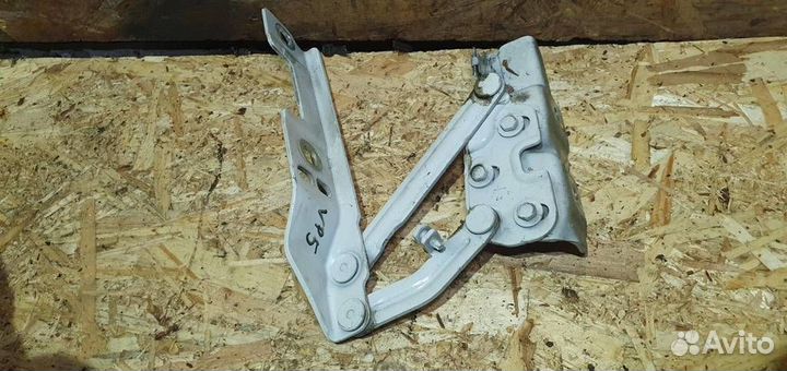 Петля капота левая Opel Astra J GTC 2012-2017