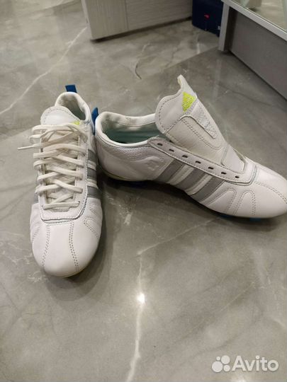 Футбольные бутсы adidas