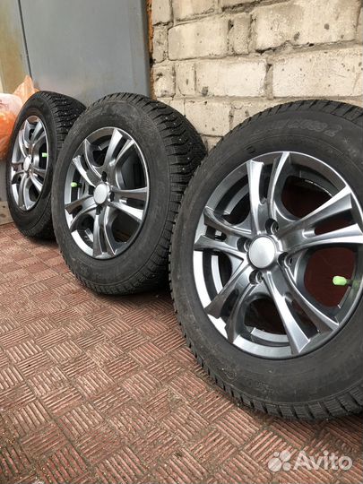 Продам зимнюю резину на дисках