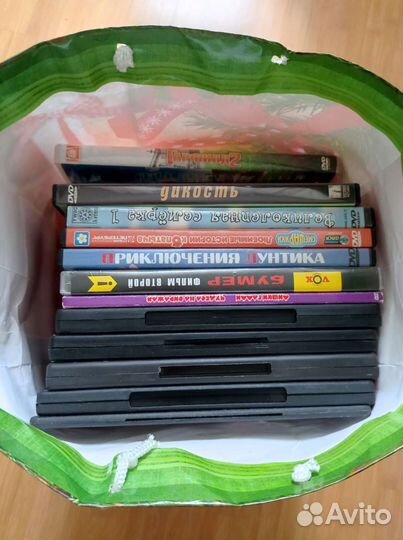 Диски с играми, мультфильмами и фильмами