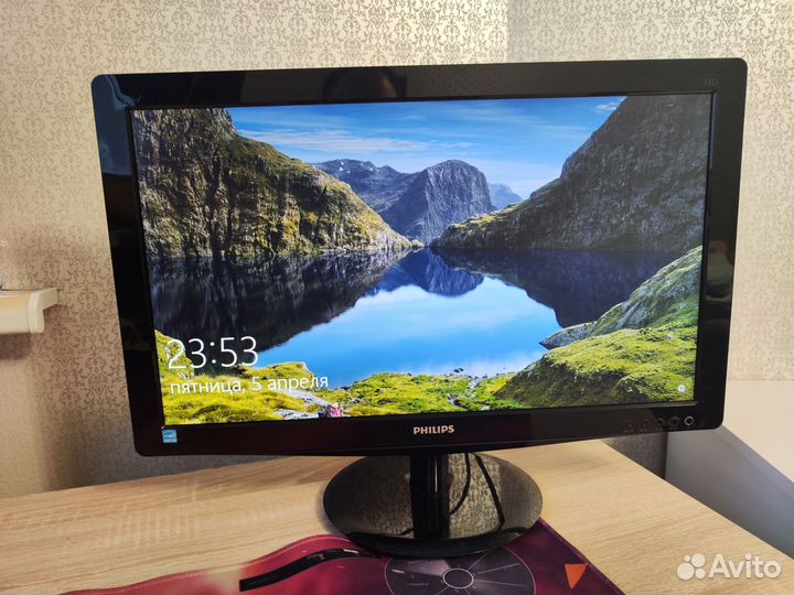 Монитор Philips 22