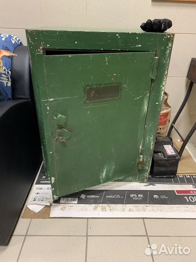 Сейф металлический