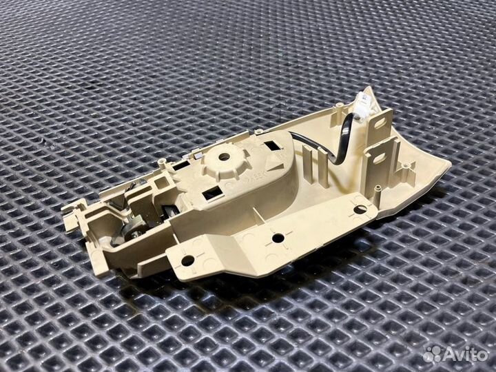 Ручка двери внутренняя прав. перед. Lexus Lx570