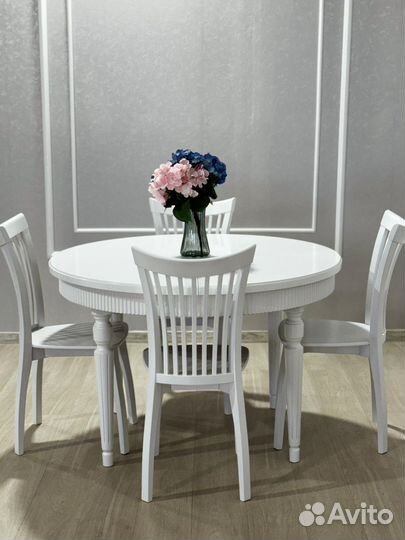 Кухонный стол и стулья