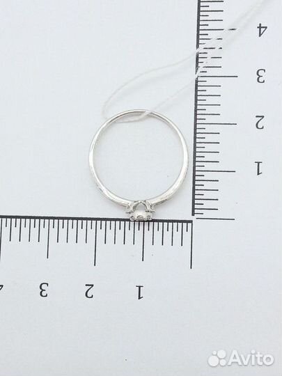 Кольцо с природным камнем Золото