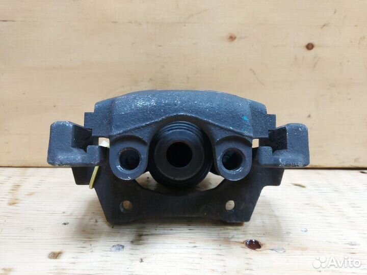 Суппорт задний правый Bmw 318 E46 M43 2000