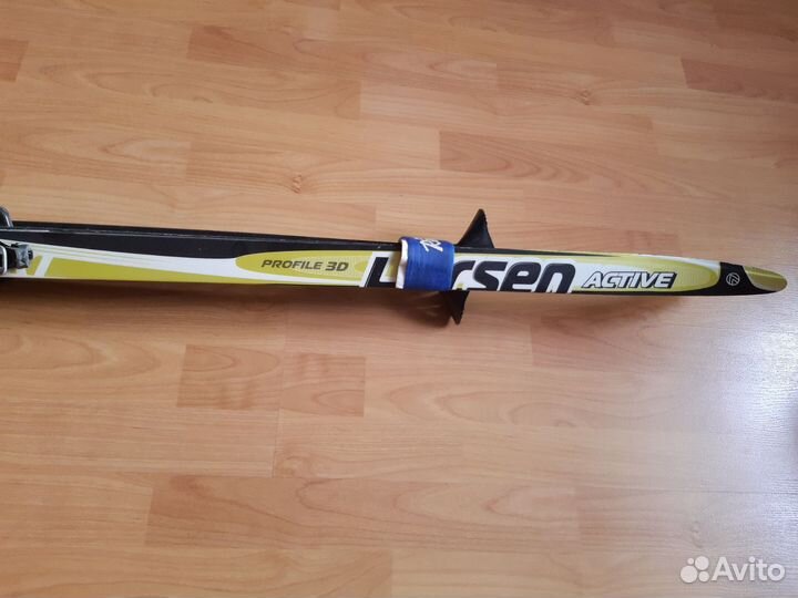 Лыжные ботинки и лыжи