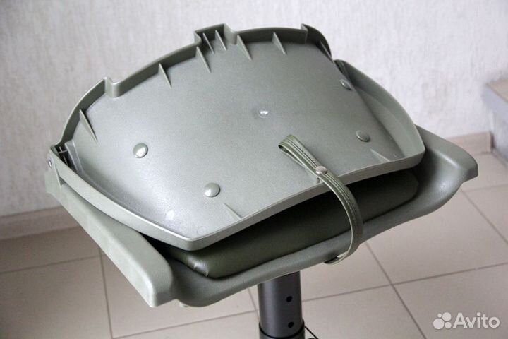 Кресло пластиковое с мягкими накладками Зеленое