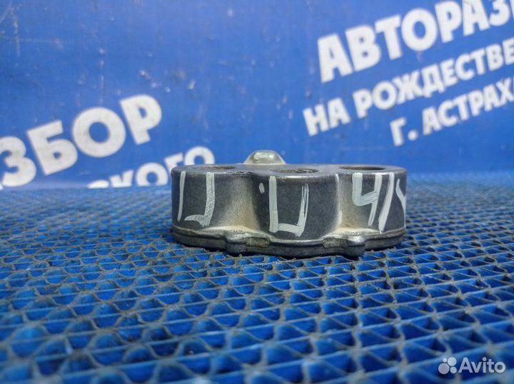 Кронштейн опоры двигателя Opel Astra H купе 2005