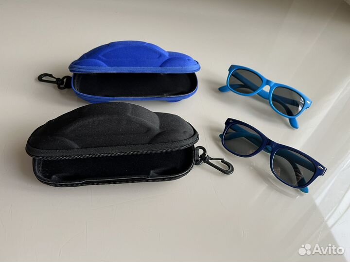 Детские солнцезащитные очки с футляром-машинкой