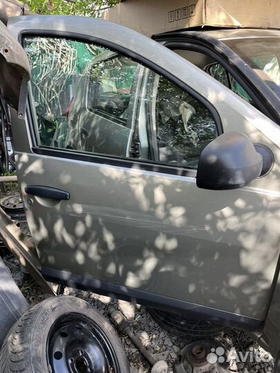 Дверь передняя правая renault duster renault sande
