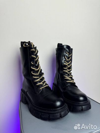 Черные ботинки под «мартинсы»