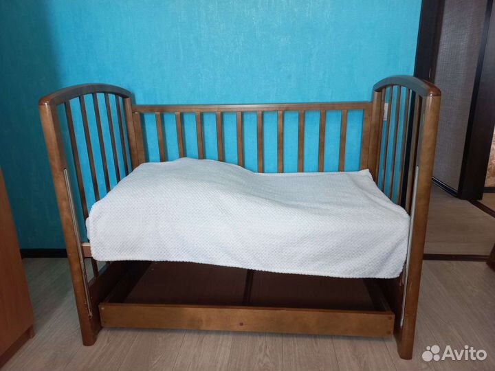 Детская кровать до 3 лет с маятником