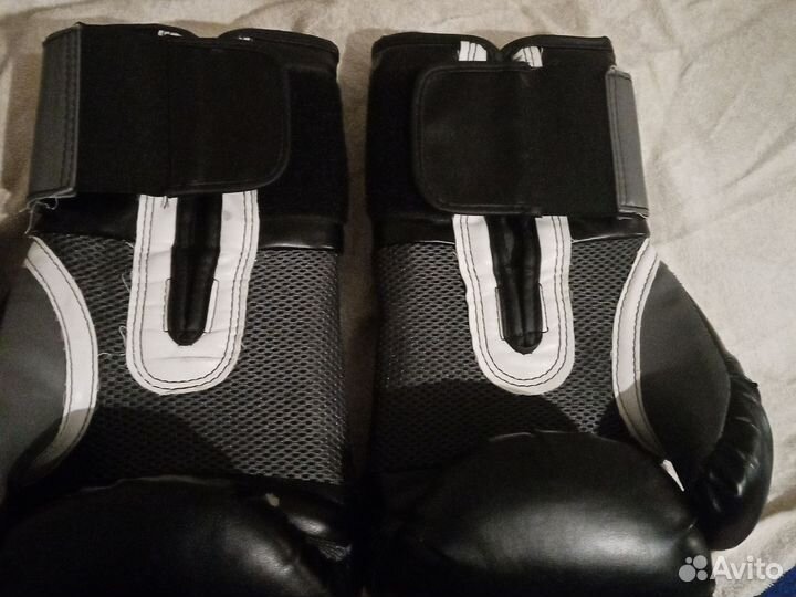 Боксерские перчатки Everlast 16oz