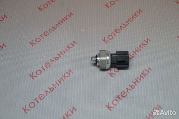 Nissan 92136-6J000 Датчик давления фреона