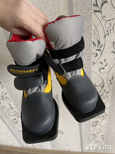 Продам лыжные ботинки