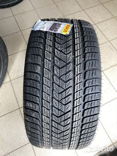 Pirelli Scorpion Winter 275/40 R22