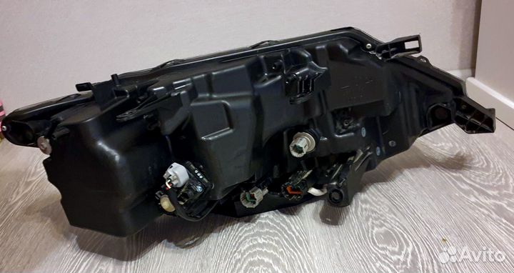 Передняя левая фара Nissan X-Trail LED