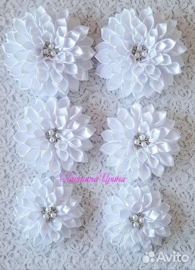 Белые пышные бантики