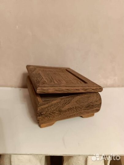 Деревянная шкатулка