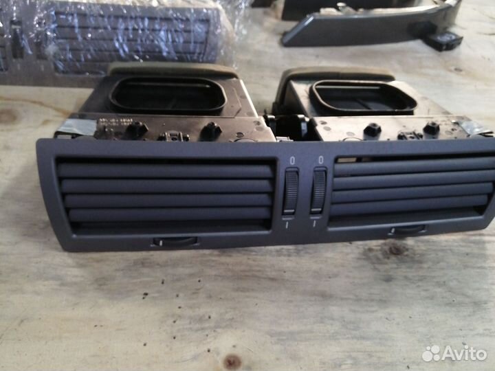 Воздуховод в торпедо центральный BMW E65 E66