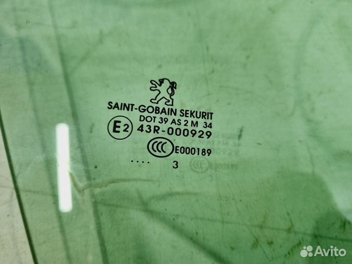 Стекло переднее правое Peugeot 308