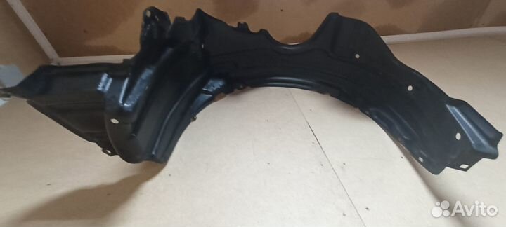Подкрылок правый Тойота вв, решётка радиатора