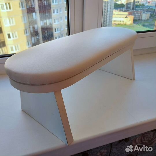 Подставка для рук маникюрная белая