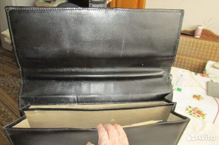 Аккуратный ретро-портфель для документов