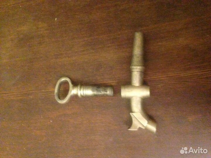 Старинный затвор для бочки