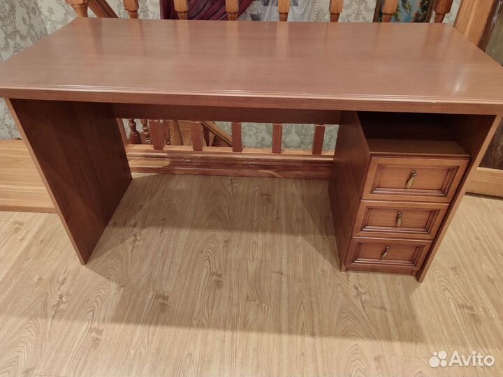 Письменный стол
