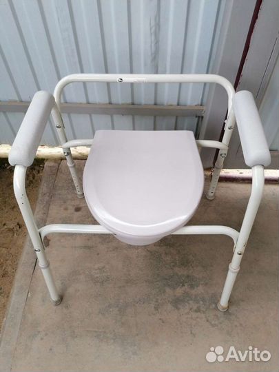 Стул кресло с санитарным оснащением