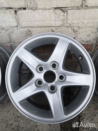 Продам комплект литых дисков